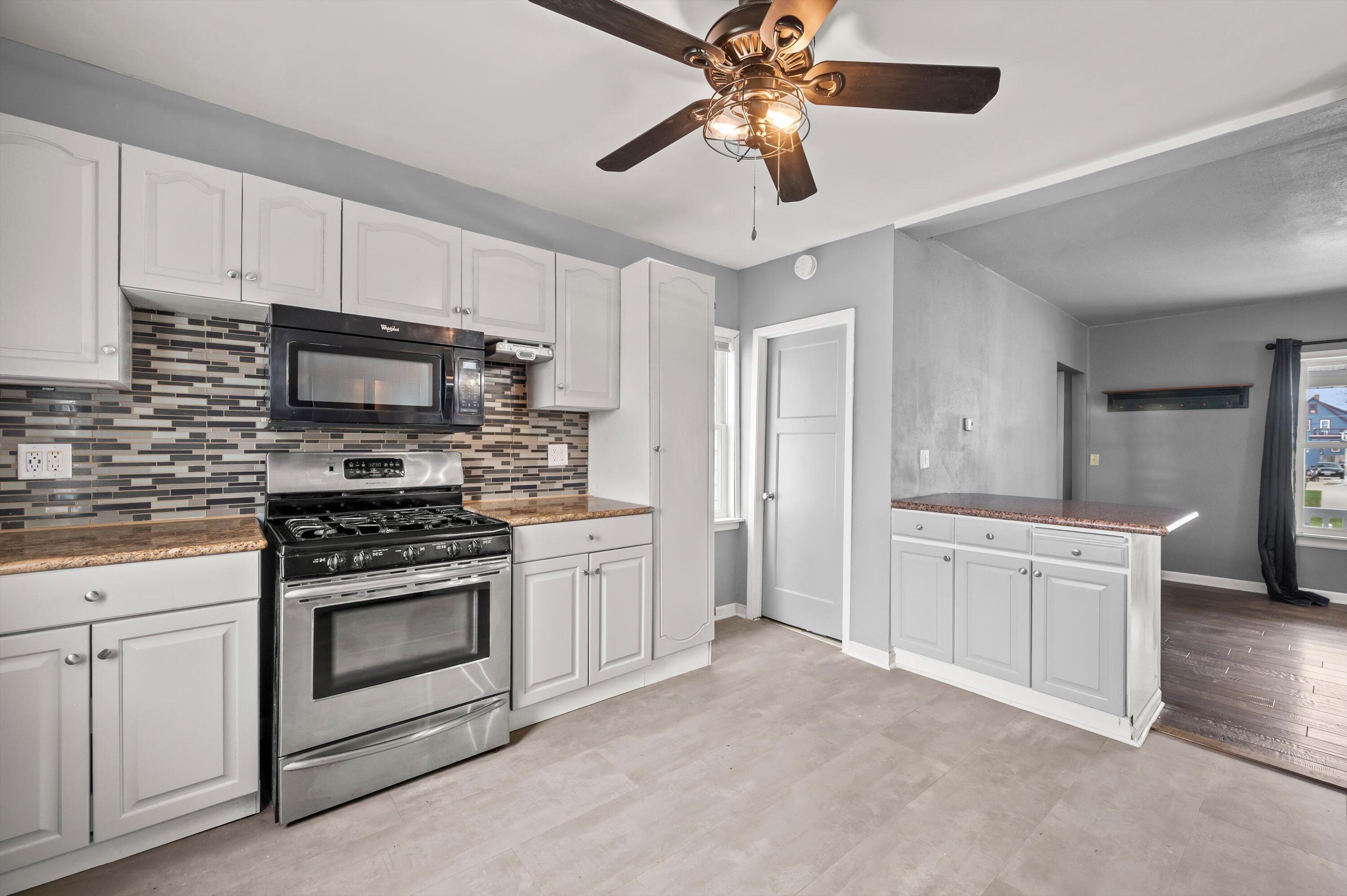2058 South 36th Street Milwaukee, WI 53215 - Photo 16 of 28 17-Z62_8509