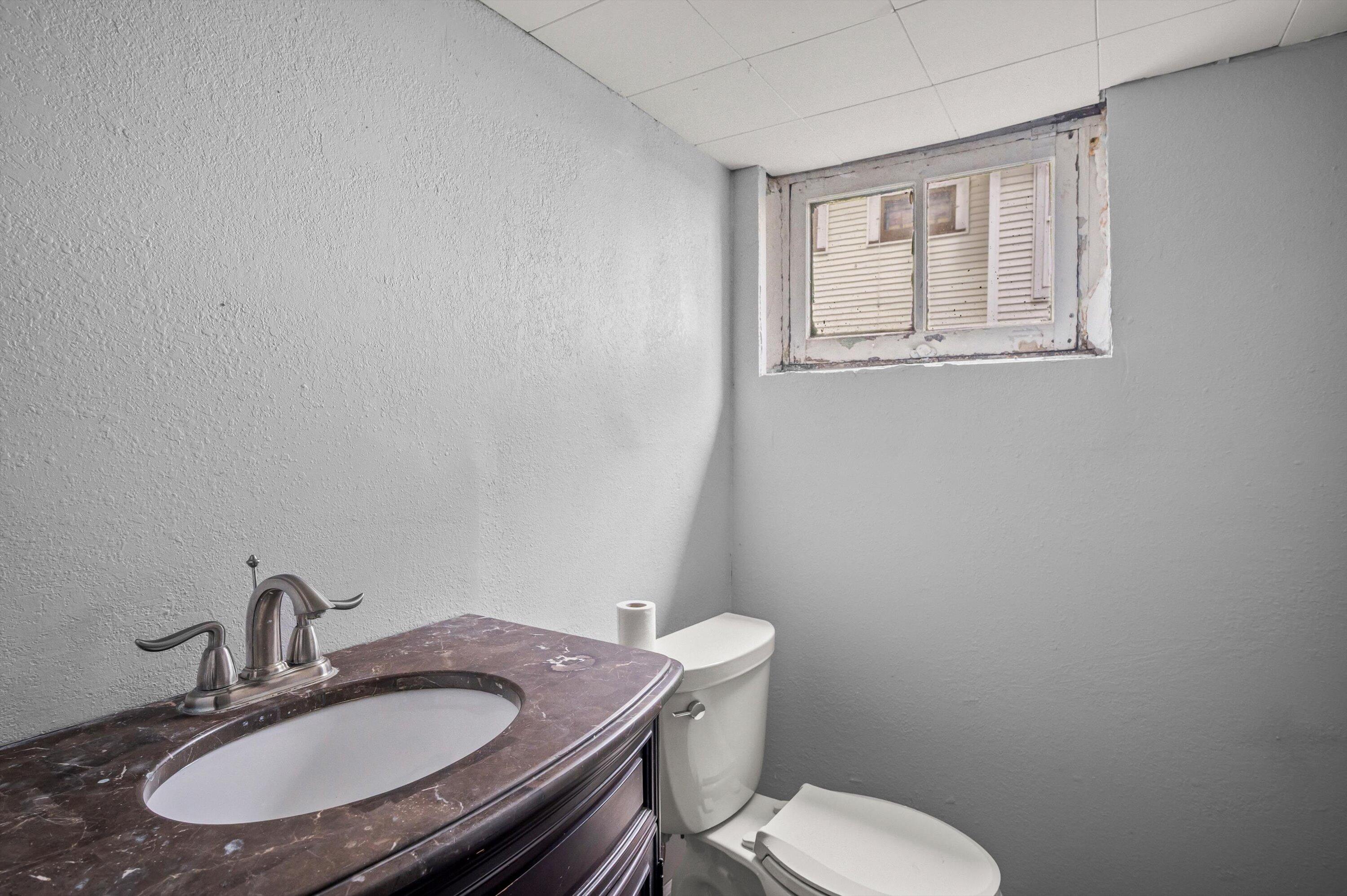 2058 South 36th Street Milwaukee, WI 53215 - Photo 21 of 28 22-Z62_8539