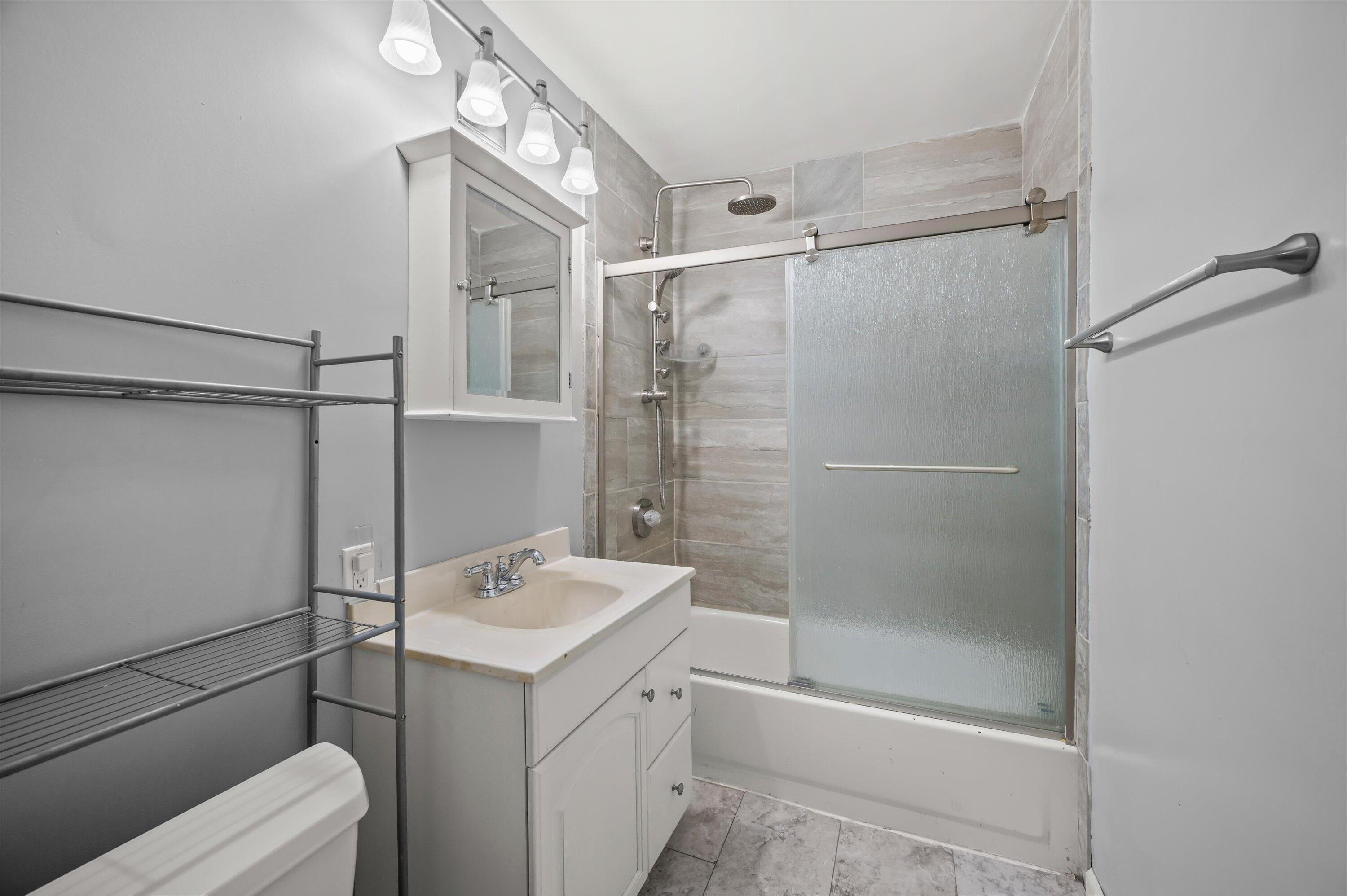 2058 South 36th Street Milwaukee, WI 53215 - Photo 27 of 28 28-Z62_8575