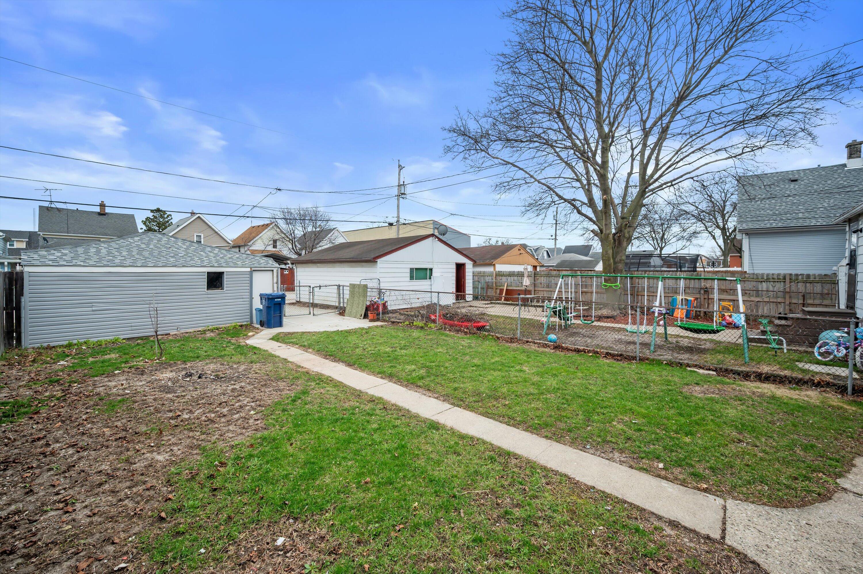 2058 South 36th Street Milwaukee, WI 53215 - Photo 6 of 28 07-Z62_8448