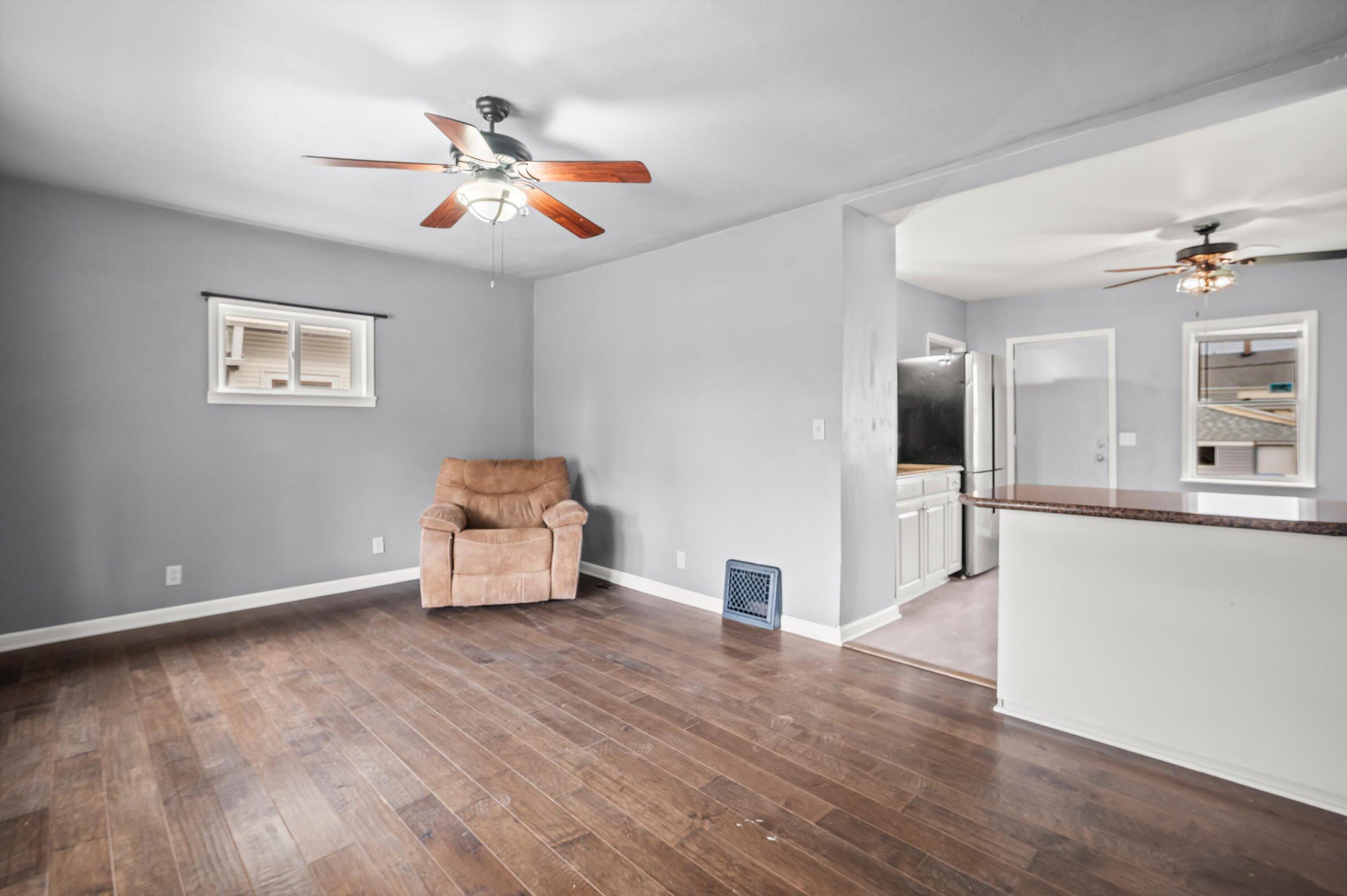 2058 South 36th Street Milwaukee, WI 53215 - Photo 10 of 28 11-Z62_8473