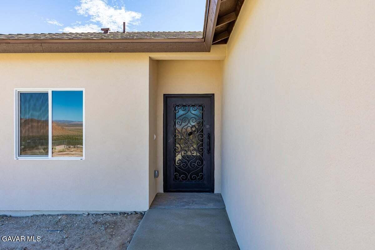 10654 Wilson Road California City, CA 93505 - Photo 3 of 36 a view of a livingroom with a window