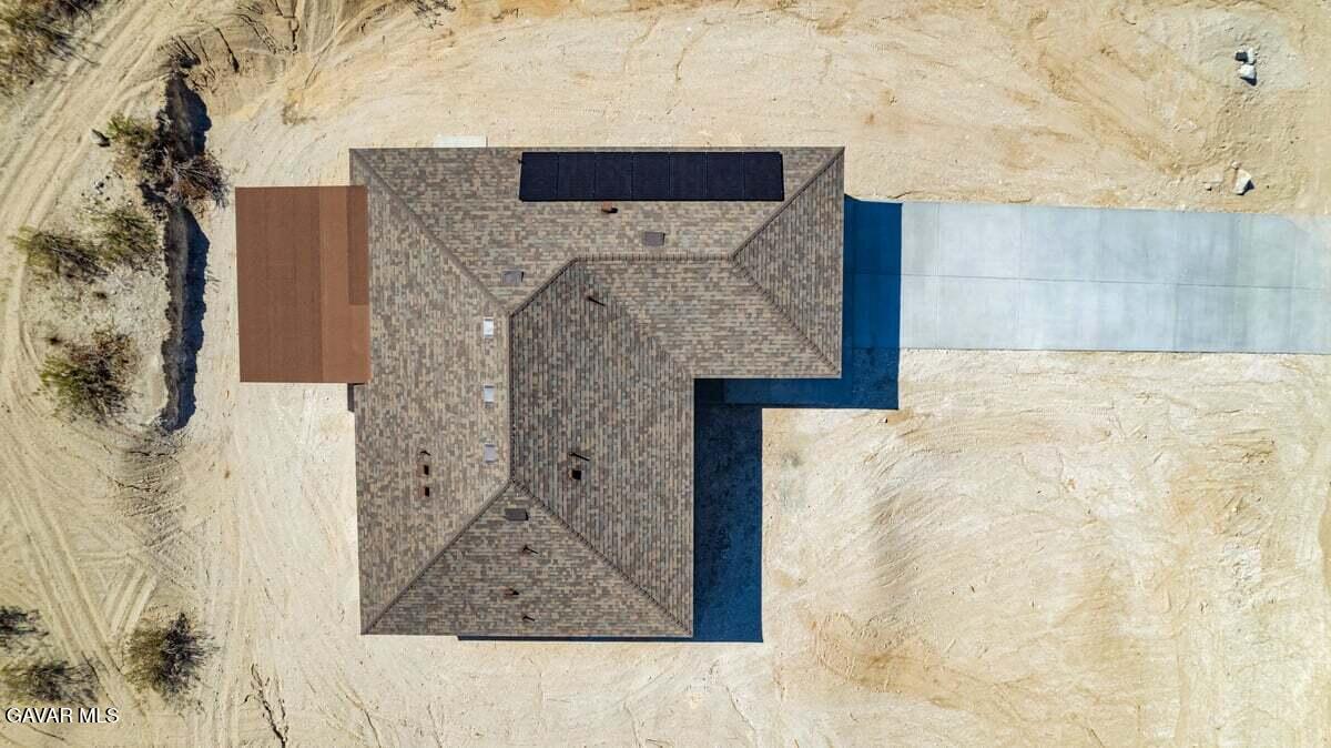 10654 Wilson Road California City, CA 93505 - Photo 33 of 36 a bathroom with a shower