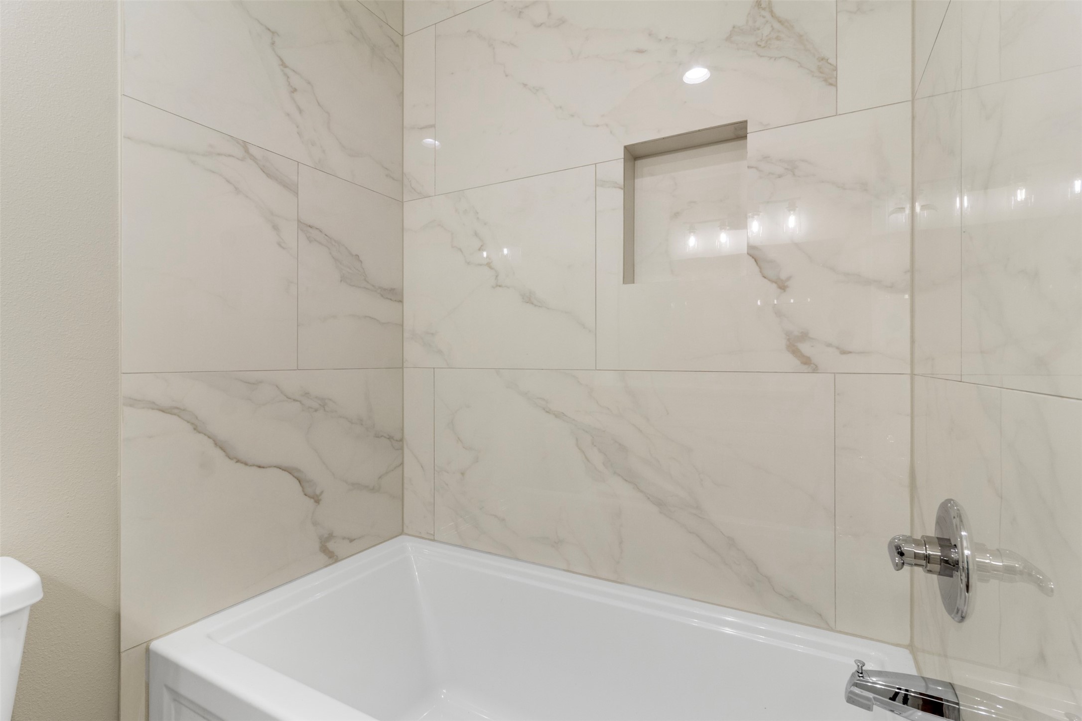 3150 South Cleveland Street Dayton, TX 77535 - Photo 15 of 24 a bathroom with a bathtub