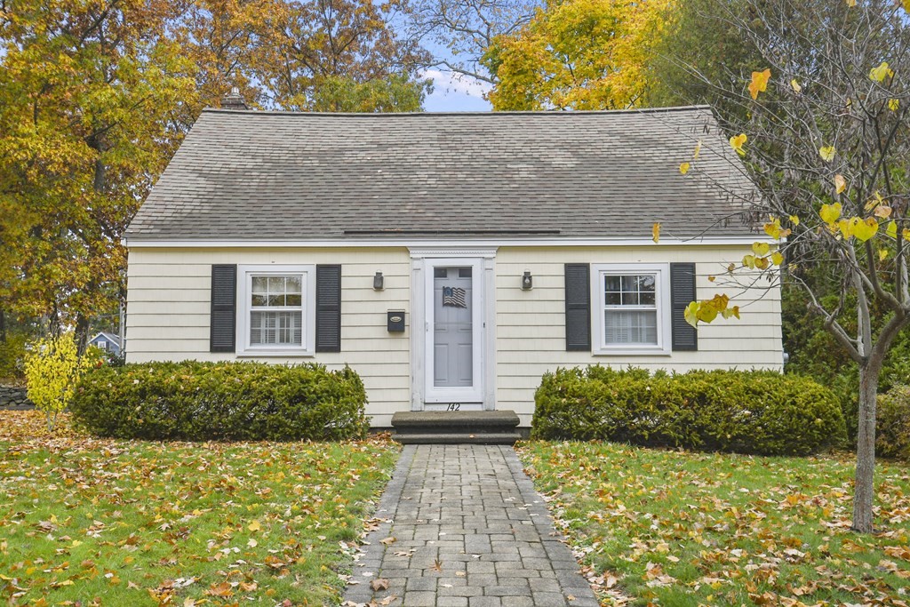 142 Dalton Road Chelmsford, MA 01824 - Photo 2 of 25 Gallery Image 2