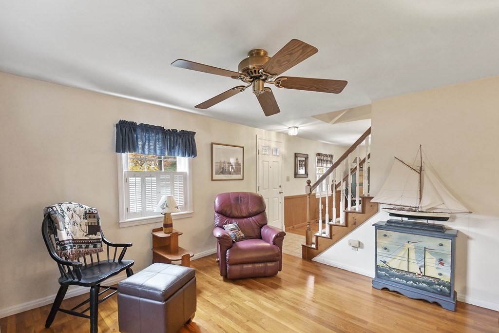 142 Dalton Road Chelmsford, MA 01824 - Photo 4 of 25 Gallery Image 4