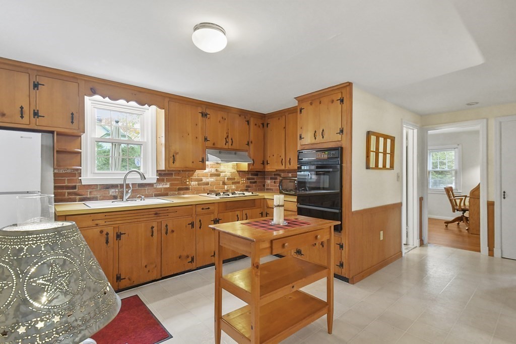 142 Dalton Road Chelmsford, MA 01824 - Photo 9 of 25 Gallery Image 9