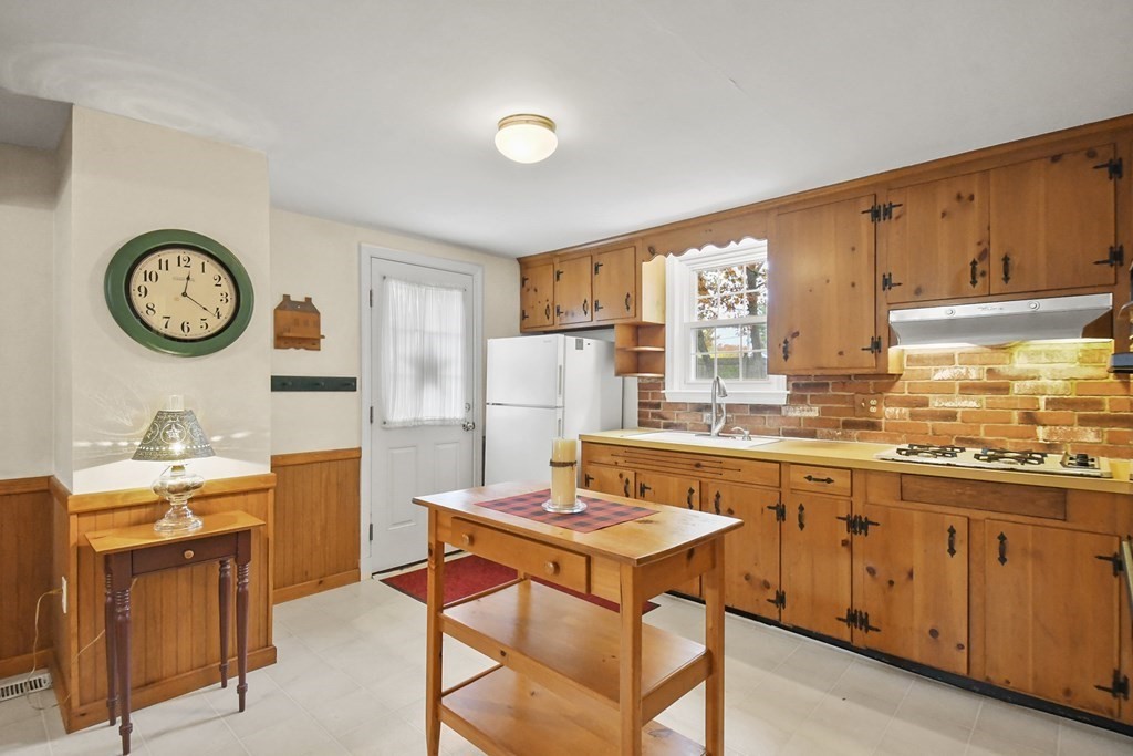 142 Dalton Road Chelmsford, MA 01824 - Photo 10 of 25 Gallery Image 10