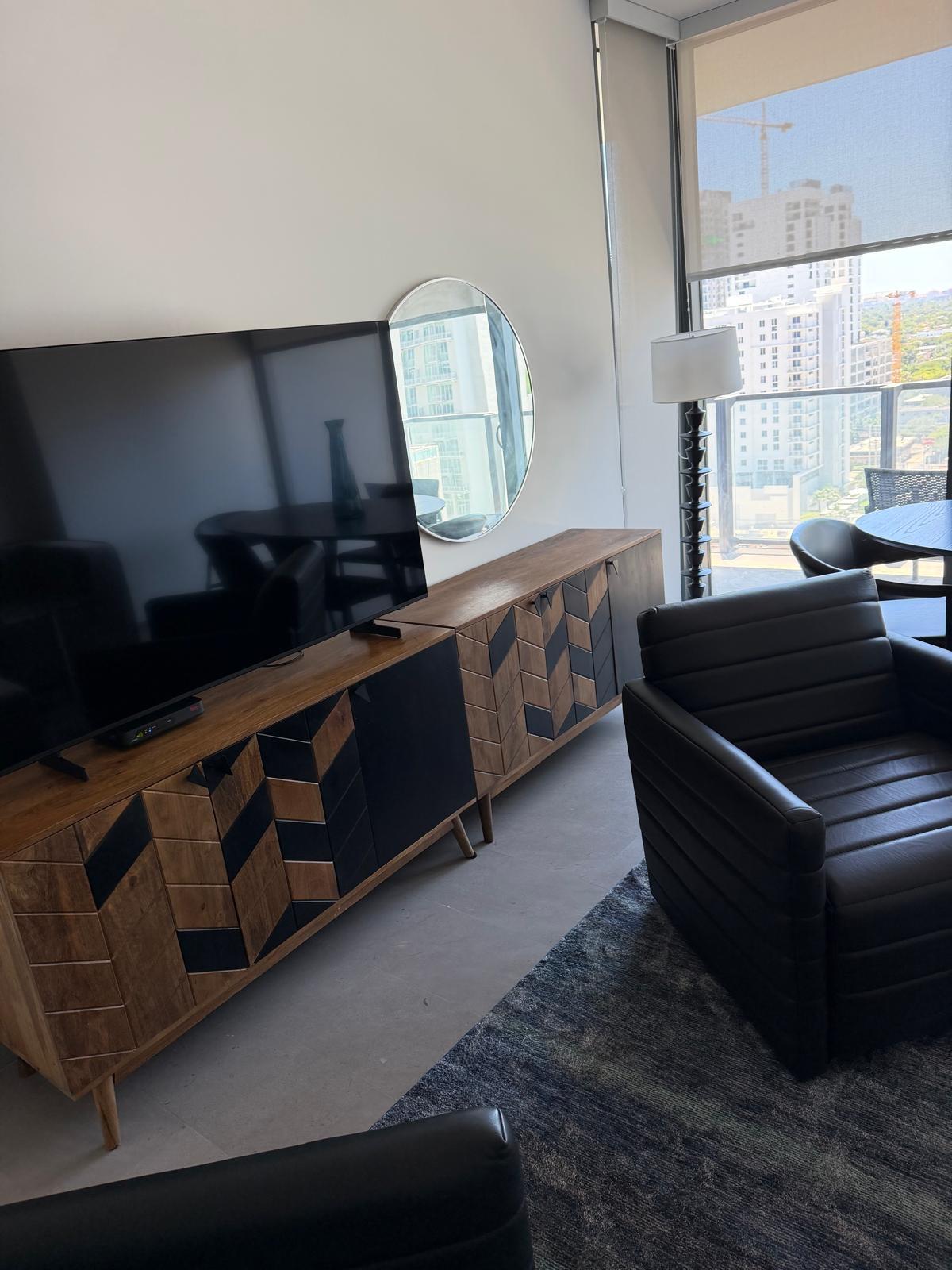 88 Southwest 7th Street, Unit 1006 Miami, FL 33130 - Photo 9 of 12 Living room