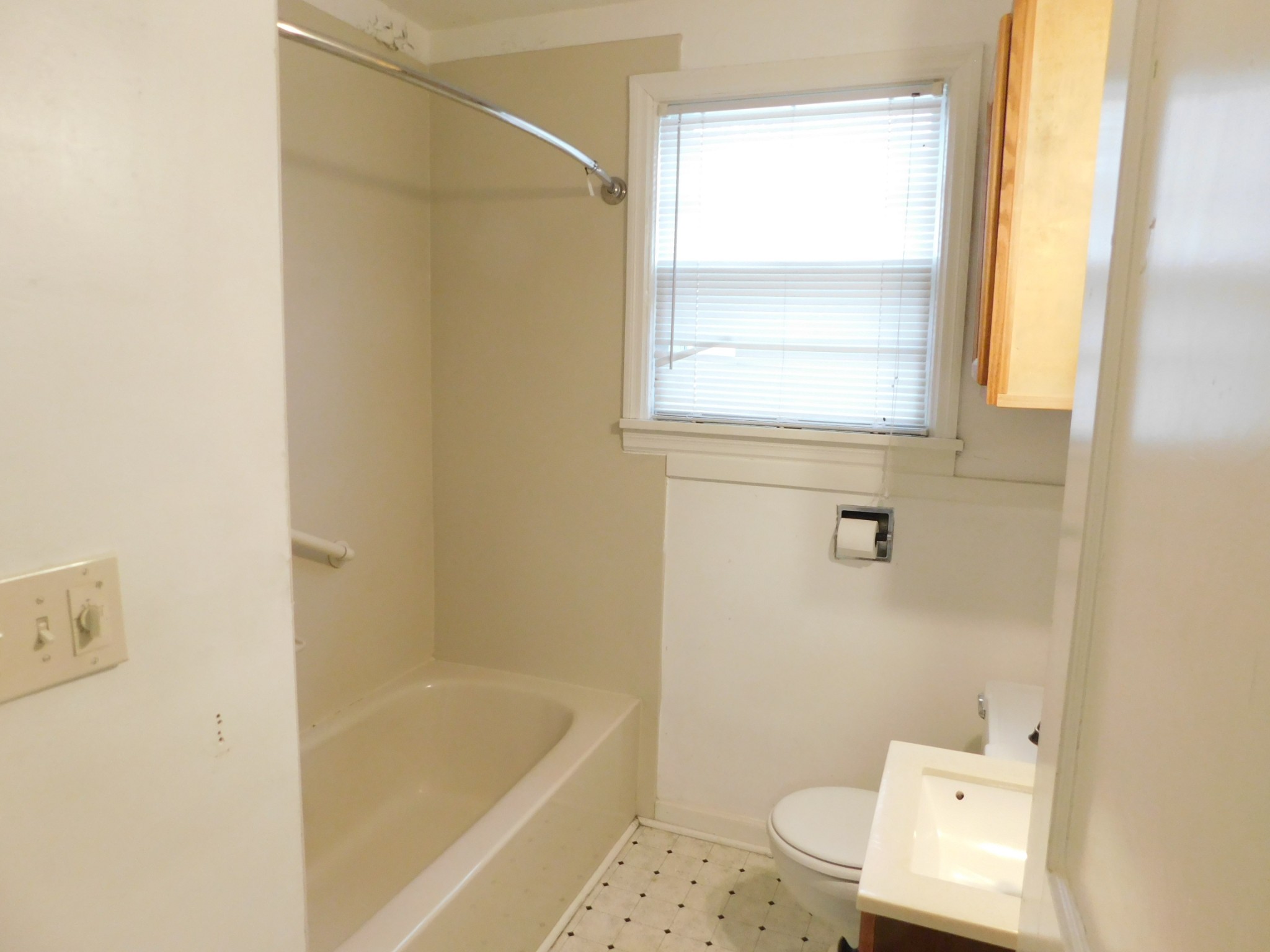 2801 Surrey Road Nashville, TN 37214 - Photo 20 of 43 a bath room with a toilet a bath tub and a sink