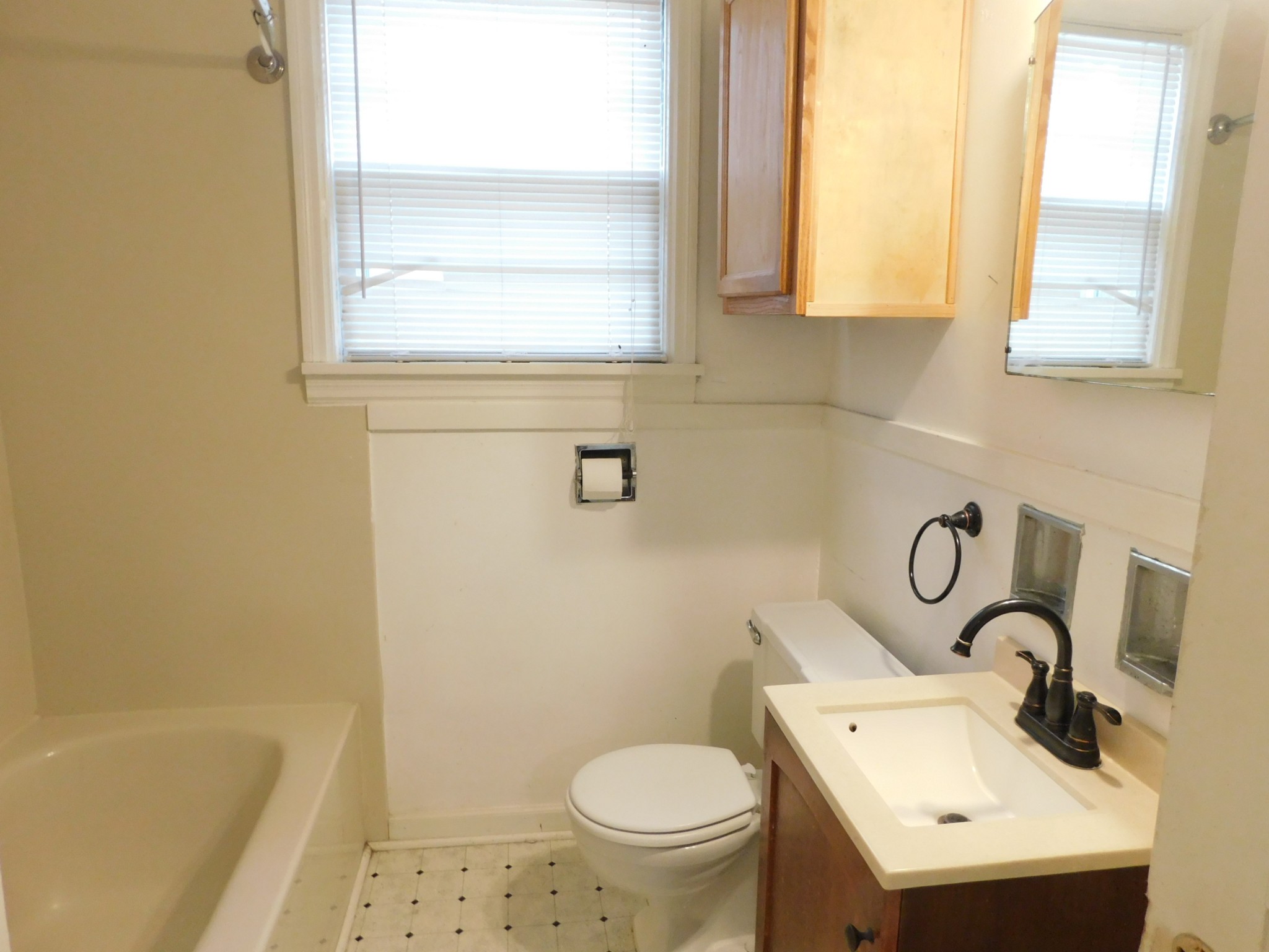 2801 Surrey Road Nashville, TN 37214 - Photo 21 of 43 a bathroom with a sink a toilet and a bathtub