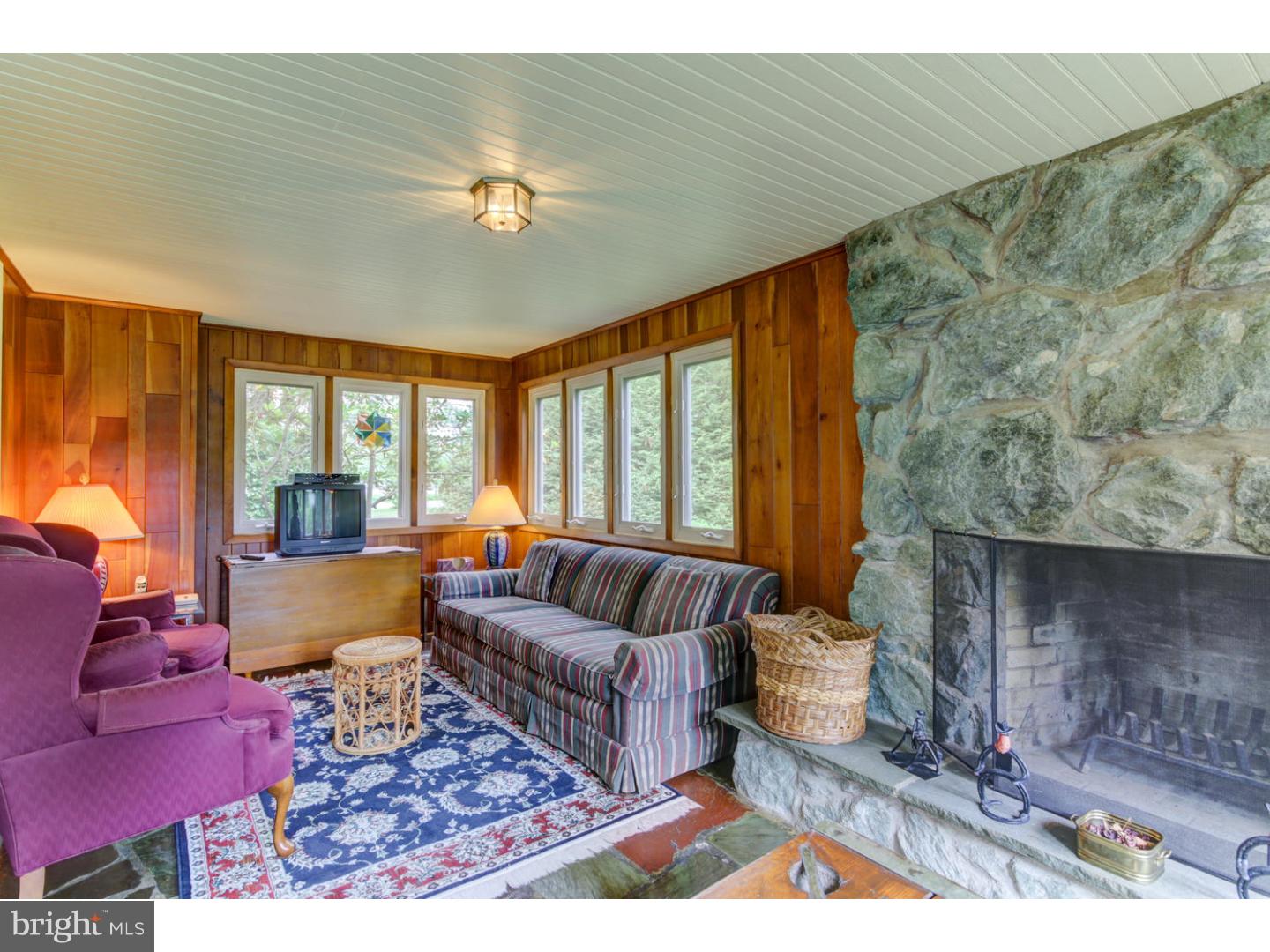 832 River Road Ewing, NJ 08628 - Photo 15 of 24 Family Room
