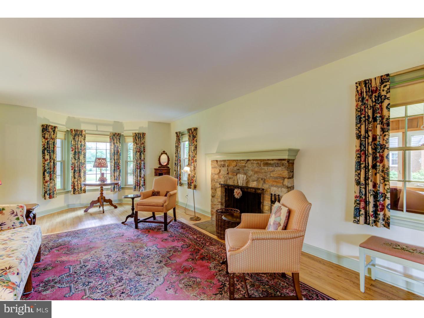 832 River Road Ewing, NJ 08628 - Photo 6 of 24 Living Room