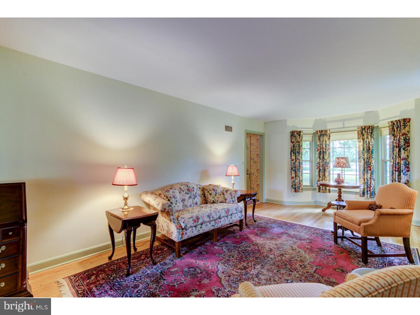 832 River Road Ewing, NJ 08628 - Photo 7 of 24 Living Room