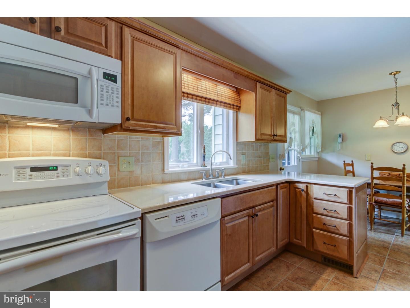 832 River Road Ewing, NJ 08628 - Photo 10 of 24 Kitchen