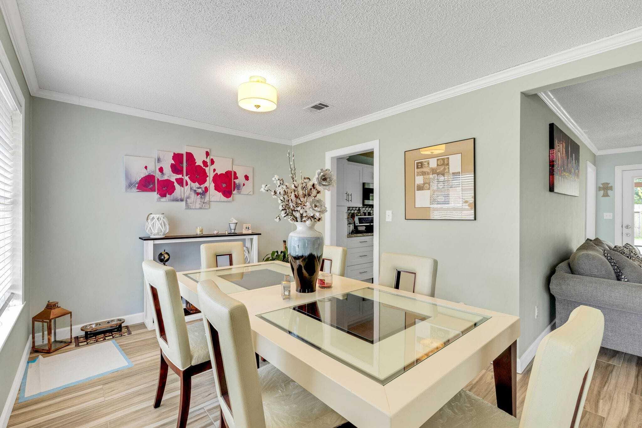 8435 Ridgefield Road Pensacola, FL 32514 - Photo 10 of 32 PHOTO-2024-08-24-12-38-52(2)