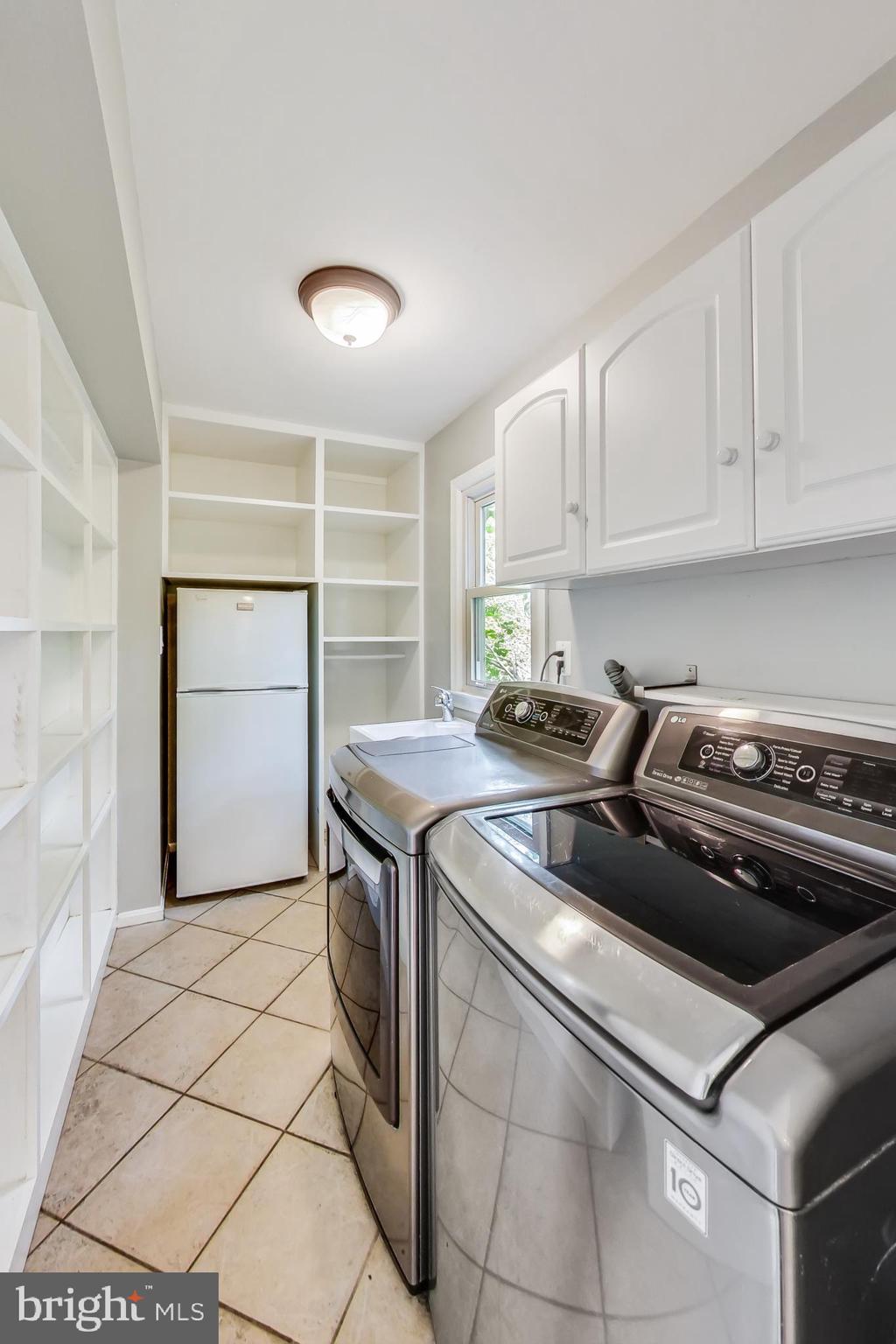 1604 Hopefield Road Silver Spring, MD 20905 - Photo 23 of 66 laundry/pantry