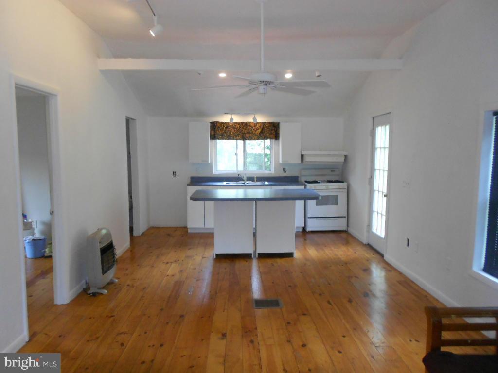 24707 Red Maple Road Southwest McCoole, MD 21562 - Photo 3 of 9 Kitchen