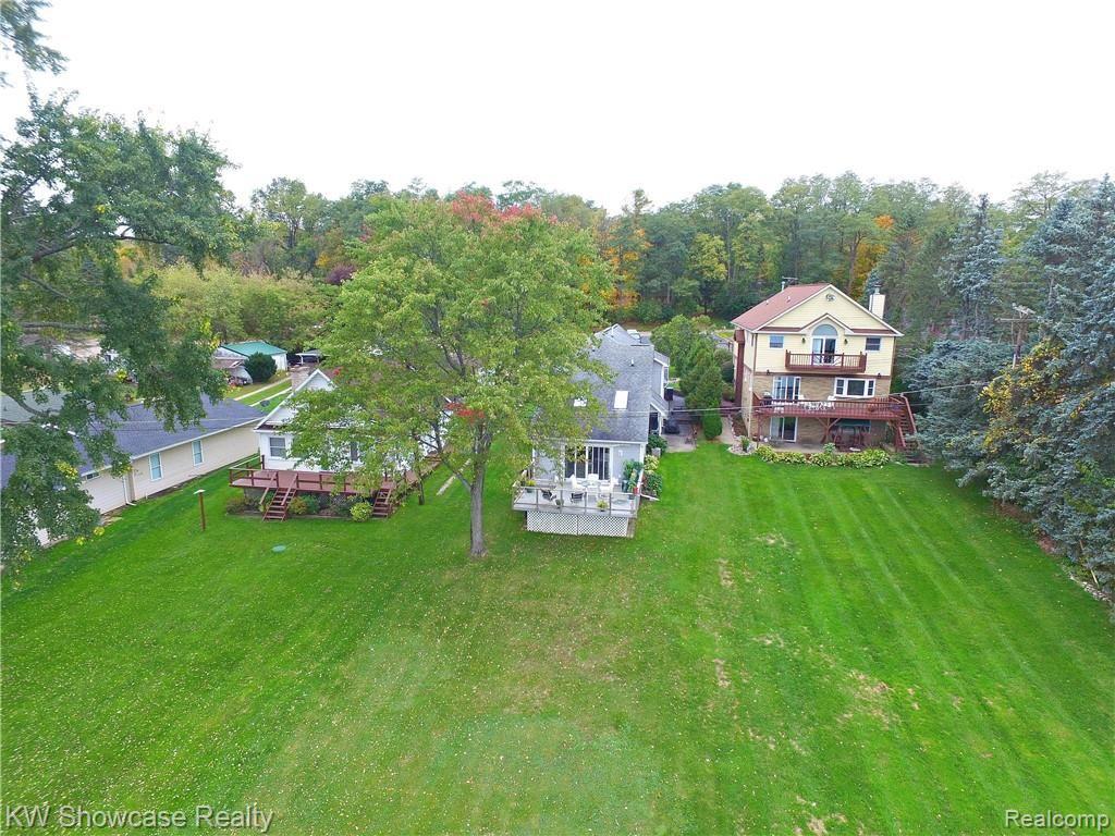 5762 Bullard Road Fenton, MI 48430 - Photo 4 of 34