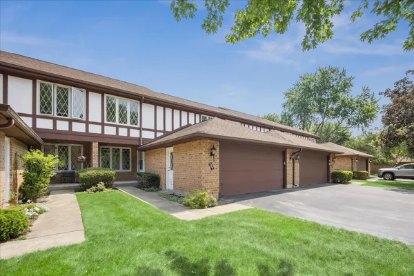 $399,000 | 567 Cress Creek Lane, Crystal Lake, IL 60014