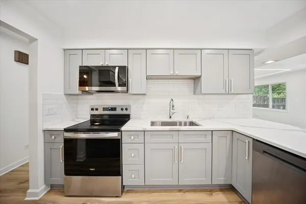 $399,000 | 567 Cress Creek Lane, Crystal Lake, IL 60014