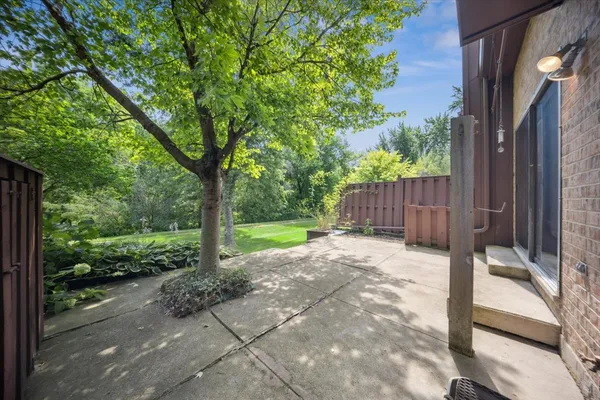 $399,000 | 567 Cress Creek Lane, Crystal Lake, IL 60014