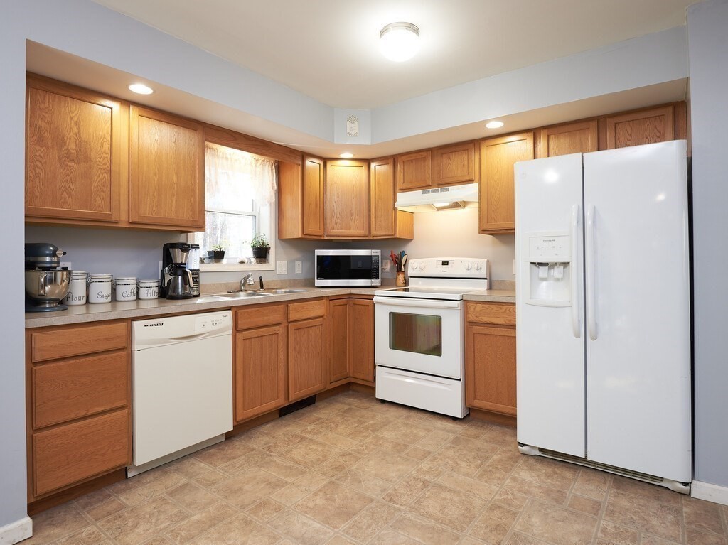105 Burlingame Road Charlton, MA 01507 - Photo 8 of 27 Gallery Image 8