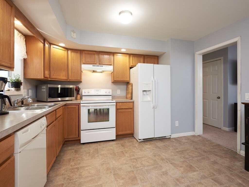 105 Burlingame Road Charlton, MA 01507 - Photo 9 of 27 Gallery Image 9