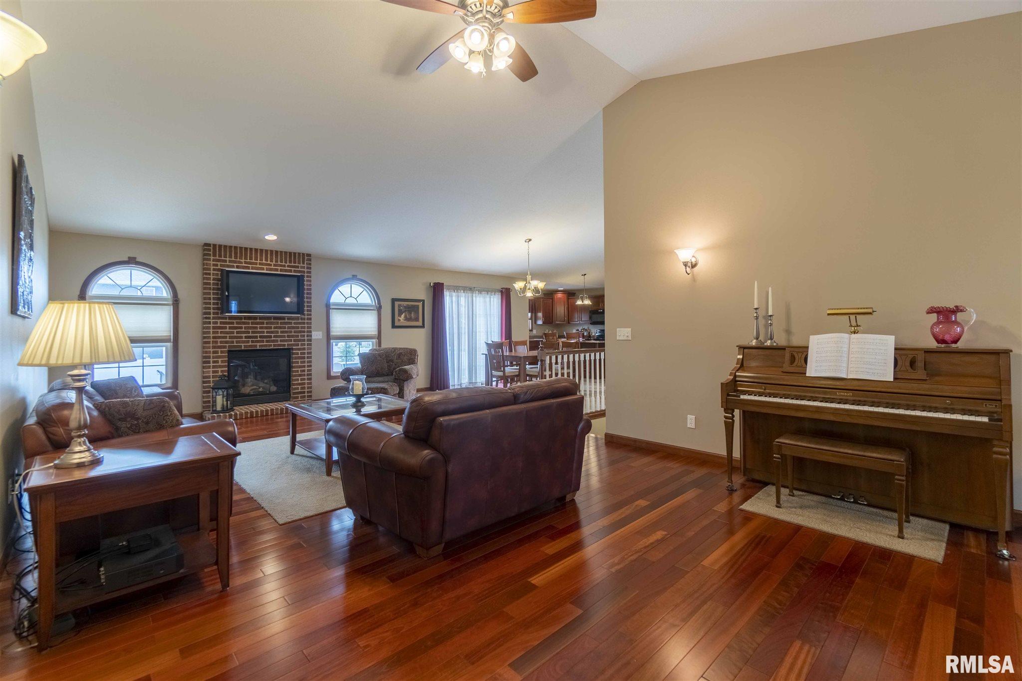 1640 Kingsbury Road Washington, IL 61571 - Photo 7 of 50 Gallery Image 7