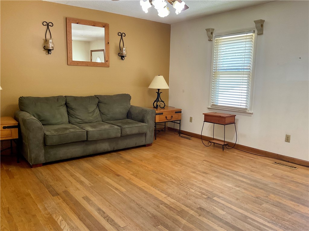 2006 Ridgeview Lane Seneca, SC 29678 - Photo 4 of 23 Gallery Image 4