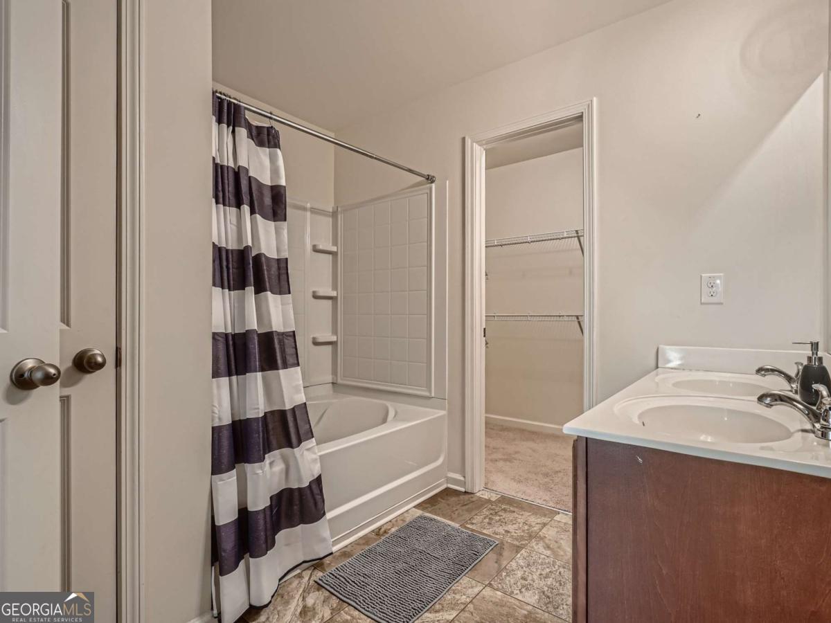 2352 Creel Road Atlanta, GA 30349 - Photo 6 of 11