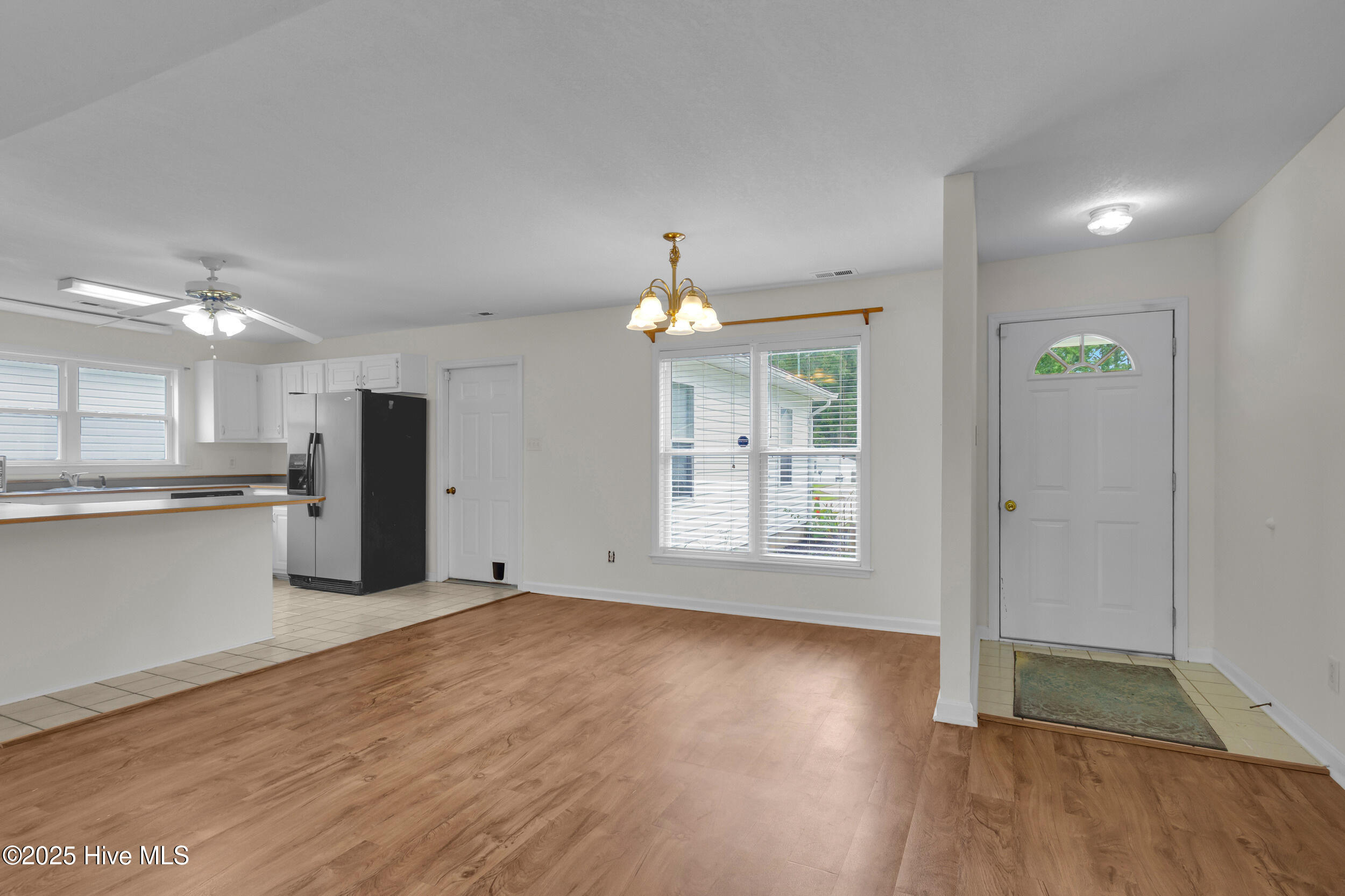 108 Luke Court New Bern, NC 28560 - Photo 4 of 19 4_img_9723