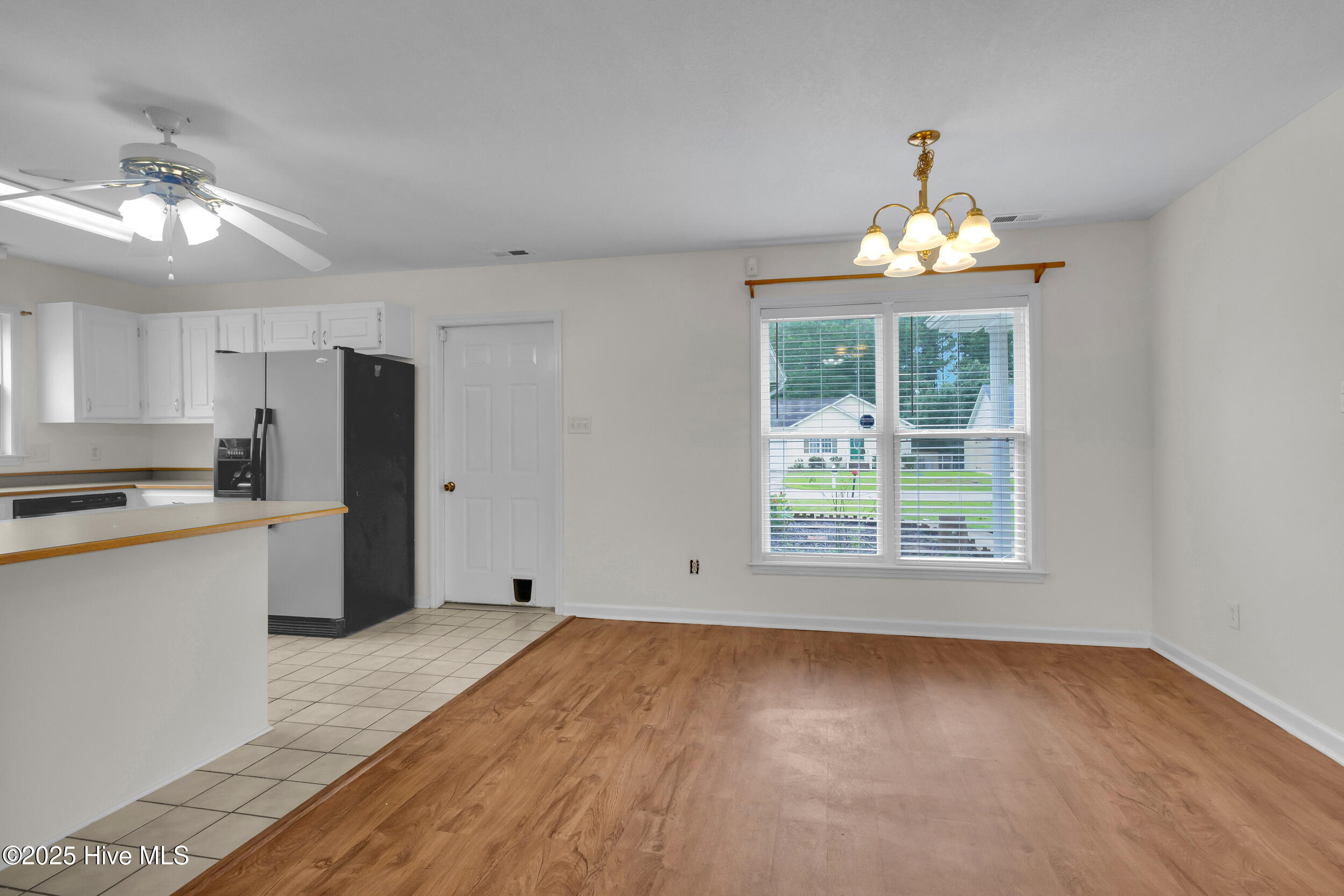 108 Luke Court New Bern, NC 28560 - Photo 5 of 19 5_img_9726