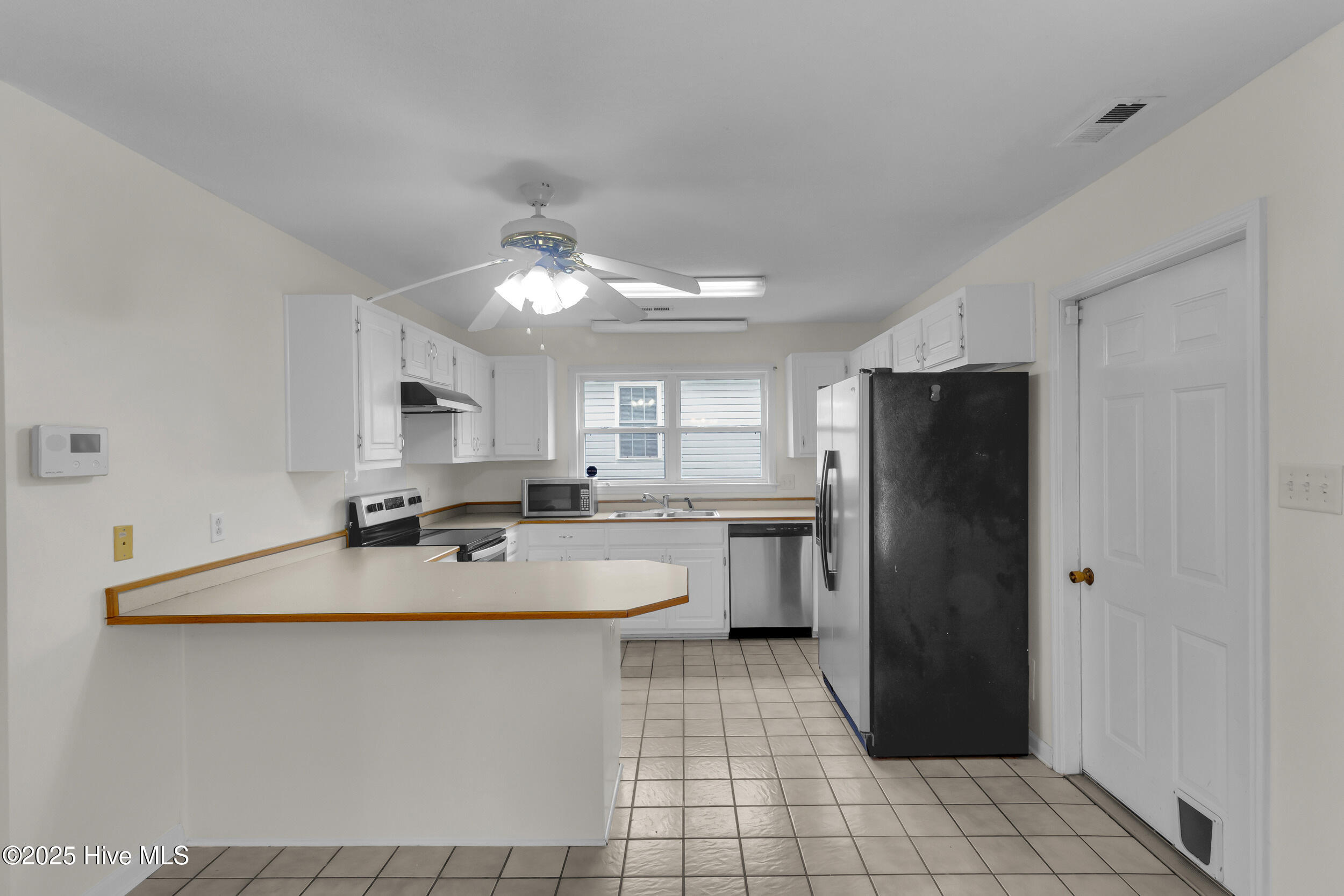 108 Luke Court New Bern, NC 28560 - Photo 6 of 19 6_img_9729