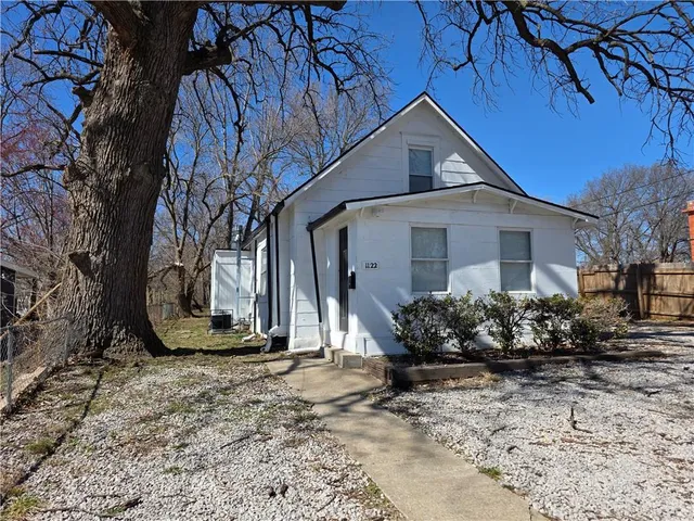 $222,000 | 1122 South Pearl Street, Independence, MO 64050