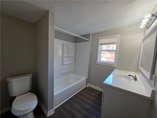 $222,000 | 1122 South Pearl Street, Independence, MO 64050