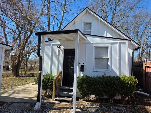 $222,000 | 1122 South Pearl Street, Independence, MO 64050