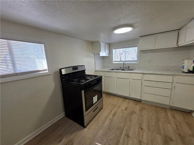 $222,000 | 1122 South Pearl Street, Independence, MO 64050