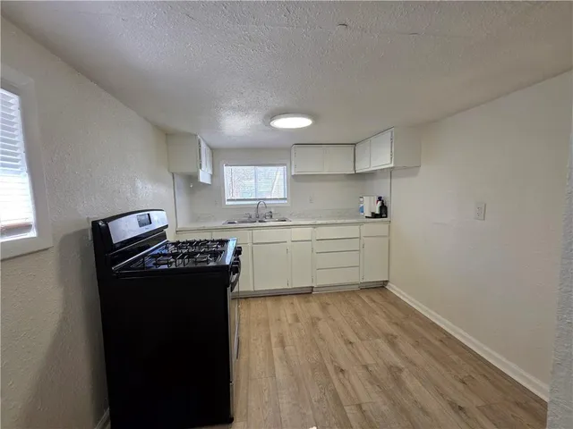 $222,000 | 1122 South Pearl Street, Independence, MO 64050