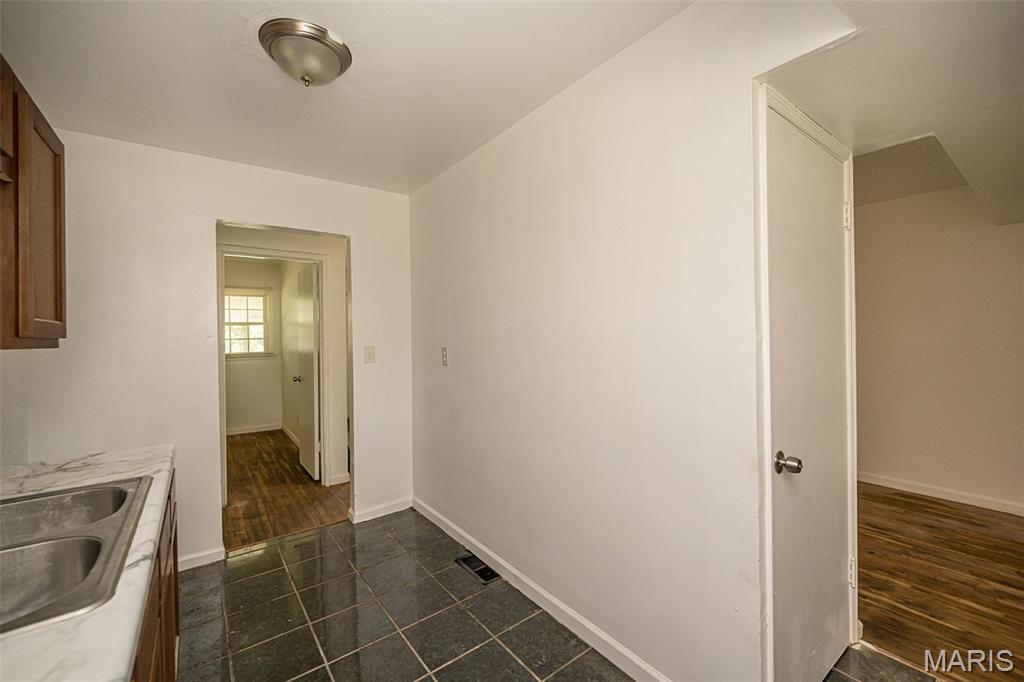 207 Midlothian Road St. Louis, MO 63137 - Photo 13 of 32