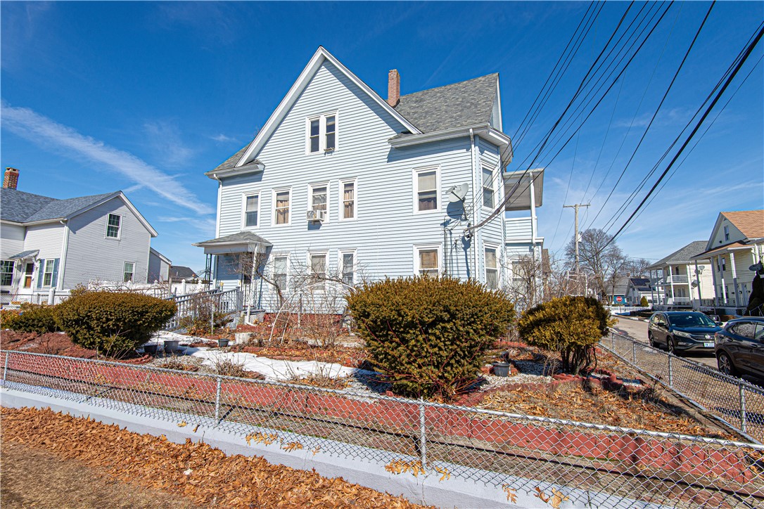 34 Tweed Street Pawtucket, RI 02861 - Photo 2 of 26