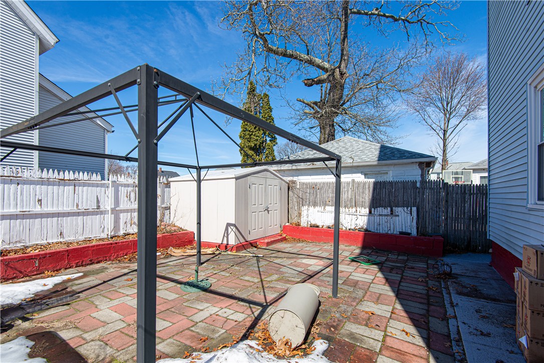 34 Tweed Street Pawtucket, RI 02861 - Photo 4 of 26