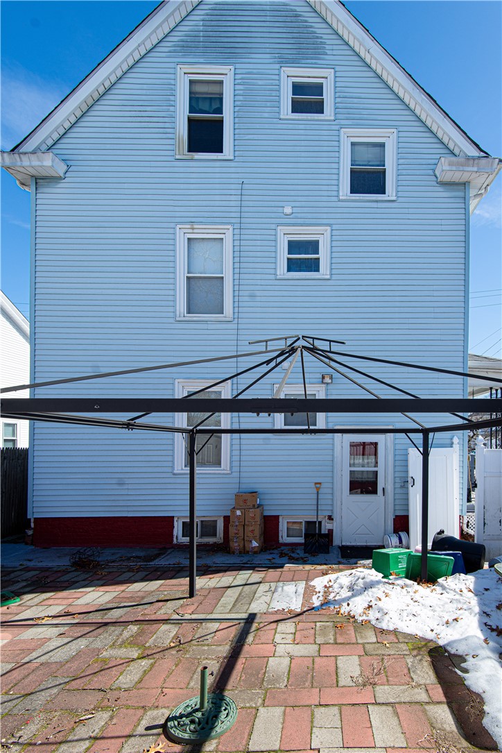 34 Tweed Street Pawtucket, RI 02861 - Photo 5 of 26