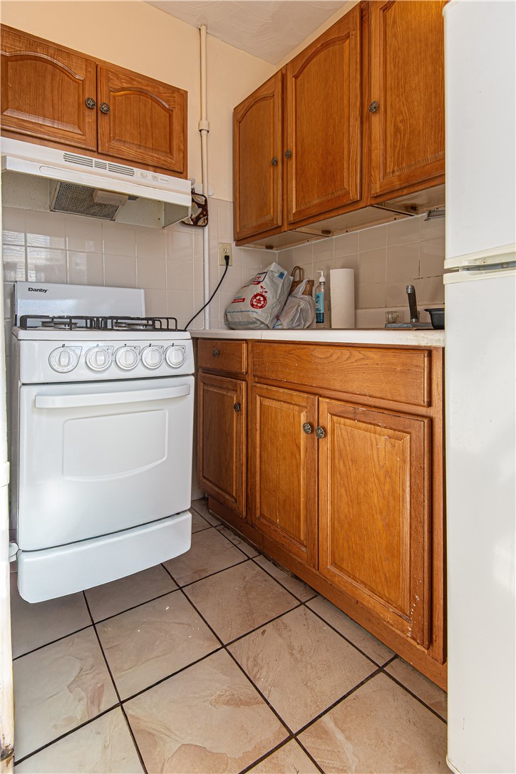 34 Tweed Street Pawtucket, RI 02861 - Photo 6 of 26