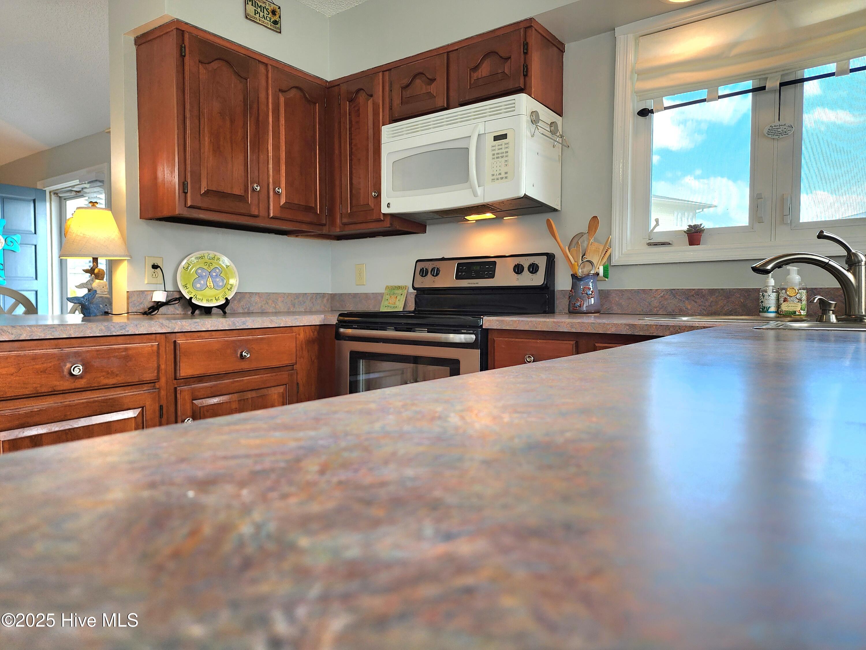 800 Country Club Road, Unit 36 Morehead City, NC 28557 - Photo 5 of 56 Kitchen 3