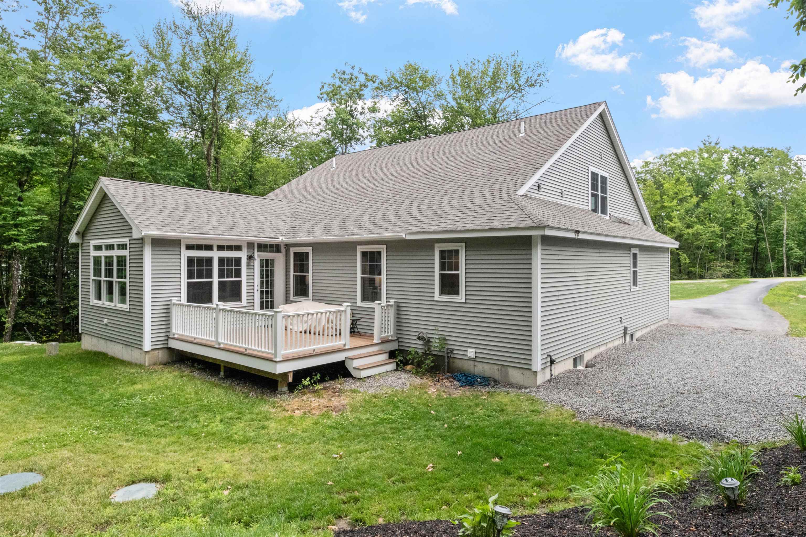 5 Hamilton Court Bow, NH 03304 - Photo 3 of 57