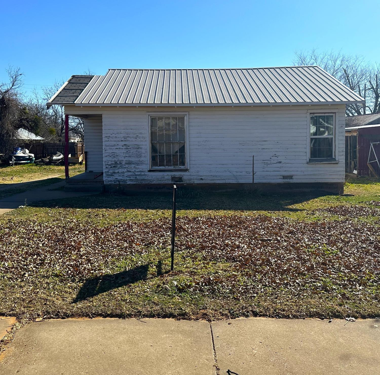 610 Trumbull Avenue Spur, TX 79370 - Photo 5 of 14 a front view of a house with garden