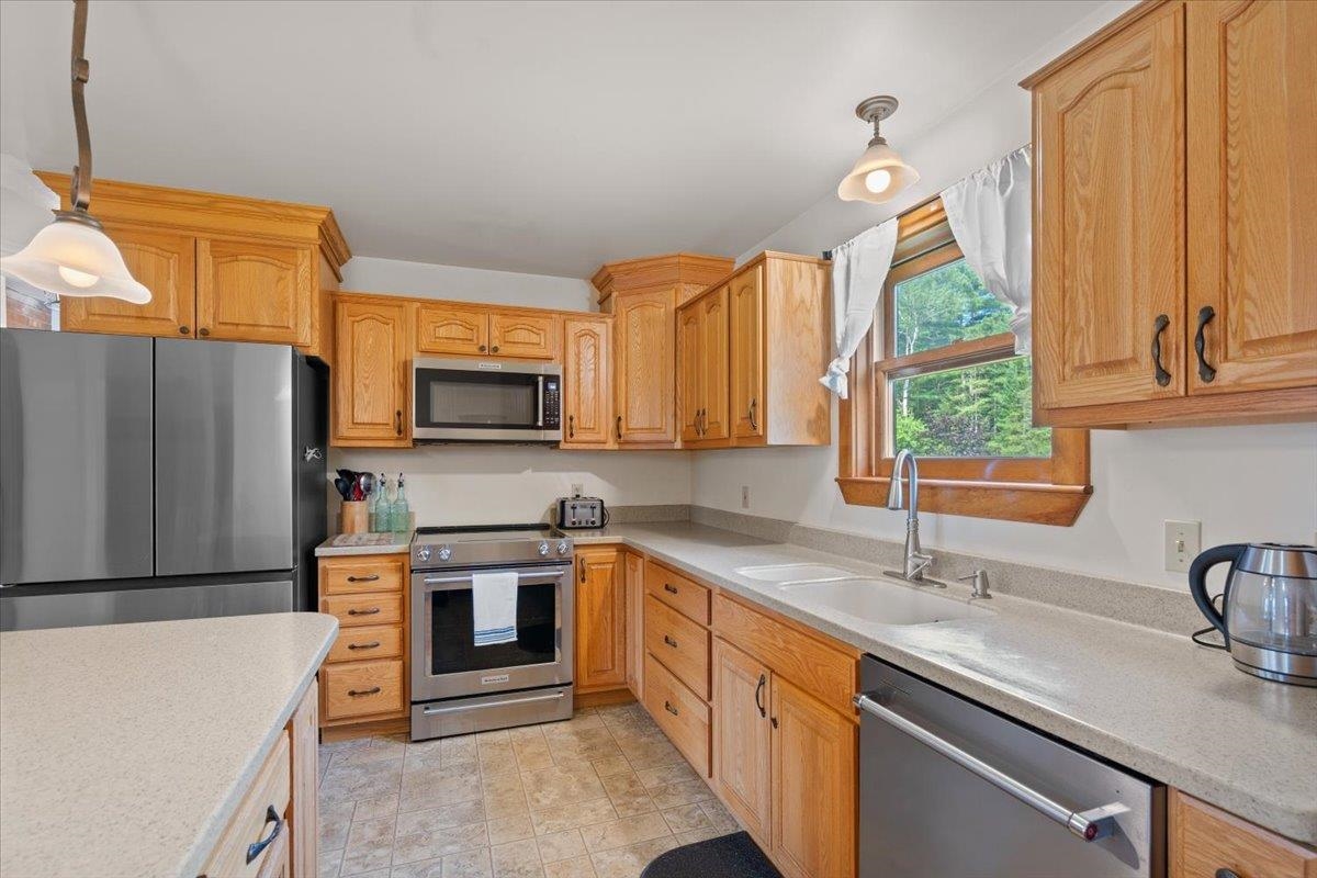 1585 Country Club Road Plainfield, VT 05667 - Photo 16 of 57