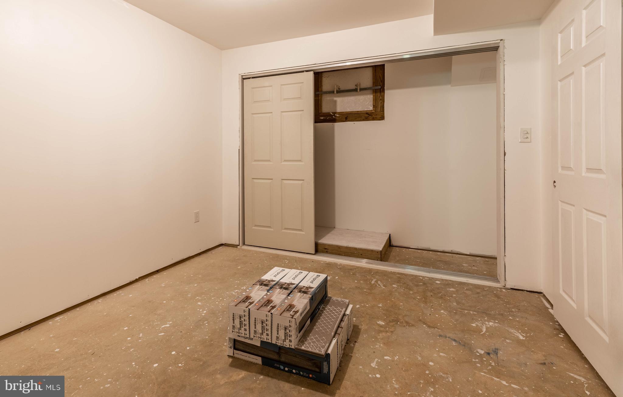 3930 Sixes Road Prince Frederick, MD 20678 - Photo 34 of 61 a living room with furniture