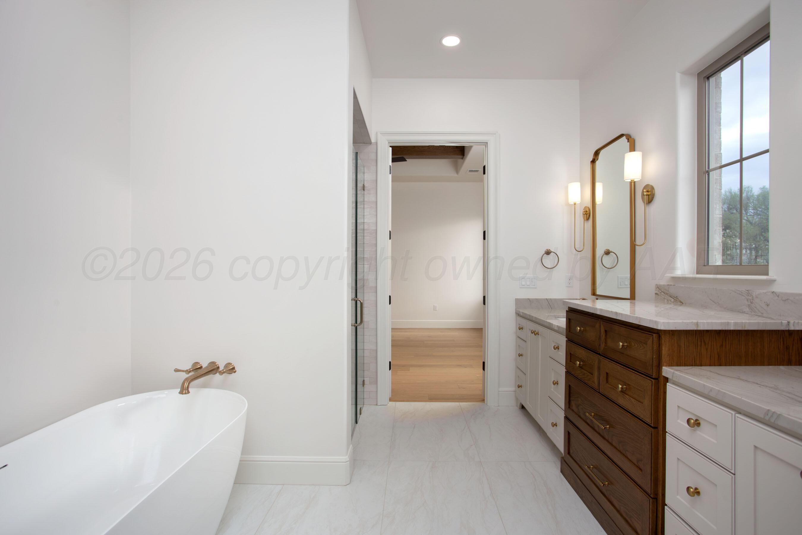 4304 North Rocking Chair Lane Amarillo, TX 79124 - Photo 23 of 36 Ensuite view 3